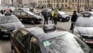 بالصور.. نسخة "أوبر" البلجيكية وراء شلل بروكسل