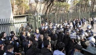 احتجاجات مستمرة ضد نفوذ وفساد الحرس الثوري