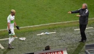 لحظة خروج رياض محرز في ودية إيران