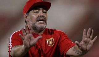 دييجو أرماندو مارادونا المدير الفني لفريق الفجيرة الإماراتي 