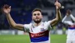 دورتموند مهتم بضم مدافع ليون