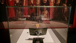 حلية "طبلة حمدة" النادرة معروضة في مهرجان "أم الإمارات"