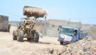 الهلال الأحمر الإماراتي يطلق حملة نظافة شاملة في المخا اليمنية