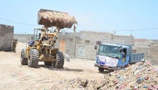 الهلال الأحمر الإماراتي يطلق حملة نظافة عامة في مدينة المخا اليمنية