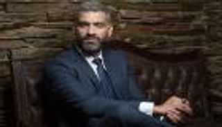 هاني عادل يلحن 13 أغنية في "بنطلوني الجينز"