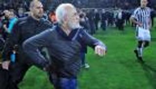 إيقاف رئيس نادي باوك لثلاث سنوات بعد "واقعة المسدس"