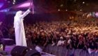 بالصور.. عيضة المنهالي يشعل كورنيش أبوظبي بحضور 25 ألفا