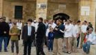 مئات المستوطنين يدنسون الأقصى تحت حراسة الاحتلال