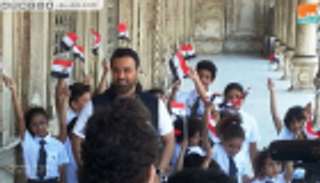 بالصور.. "نسايم الحرية".. هدية عاصي الحلاني إلى السيسي