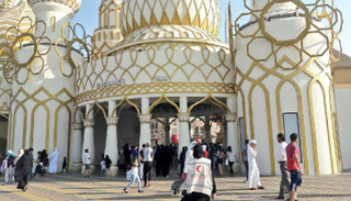 براعم الهلال الأحمر الإماراتي في القرية العالمية