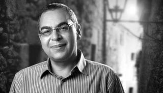 الروائي الراحل أحمد خالد توفيق