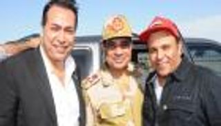 بالفيديو.. محمد فؤاد يهدي السيسي "فرح بلدنا"