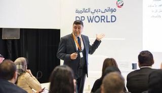 الإعلامي المصري ياسر عبدالعزيز خلال جلسته التفاعلية