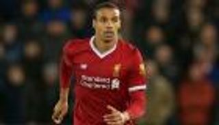 ليفربول يرجح غياب مدافعه لنهاية الموسم 