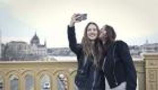 صور السيلفي.. 5 نصائح تزيدك جمالا