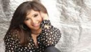 ياسمين عبدالعزيز تكشف مصمم فستان زفافها