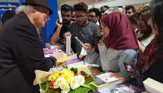 واسيني الأعرج في حفل توقيع بمعرض بغداد للكتاب 