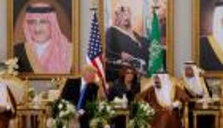 الملك سلمان يؤكد حق الفلسطينيين في قيام دولتهم وعاصمتها القدس