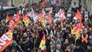 إضراب "الثلاثاء الأسود" يتحدى سياسة الرئيس الفرنسي الاقتصادية