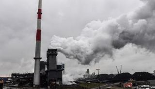 أحد مصانع الصلب في مدينة نيس الفرنسية