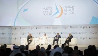 المتحدثون خلال الجلسة النقاشية