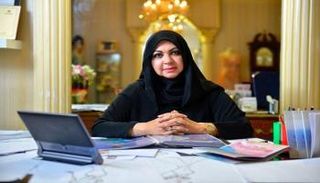  منى المنصوري مصممة الأزياء الإماراتية