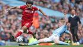 دي بروين يداعب صلاح قبل قمة دوري الأبطال 