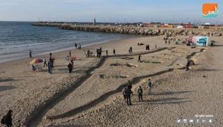 منحوتة حلم الشهيد على رمال غزة 