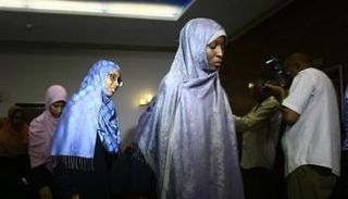 سودانيات داعش في مطار الخرطوم