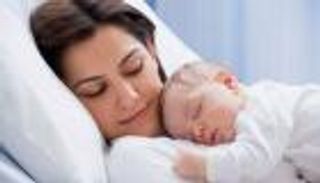 "دي إن إيه" حديثي الولادة.. بالأحضان قد يتغير