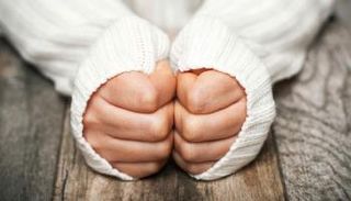 نقص الفيتامينات والمعادن في الجسم يسبب برودة في الأطراف