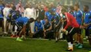 الوليد بن طلال يعد لاعبي الهلال بالمكافآت لحسم لقب الدوري