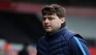 إيرادات توتنهام تقرب تمديد عقد مدربه