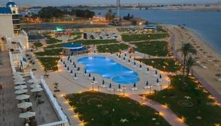 أحد المنتجعات السياحية على قناة السويس