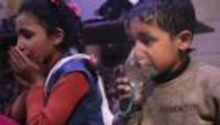 بالفيديو.. 30 قتيلا بينهم 8 أطفال في غارات للنظام السوري على دوما