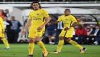 كافاني يهدر هدفاً محققاً بغرابة شديدة أمام سانت إيتيان