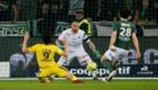 النيران الصديقة تنقذ سان جيرمان من الخسارة أمام سانت إيتيان