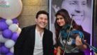 بالصور.. هاني شاكر يحول "علي الضحكاية" إلى مقهى بالقاهرة