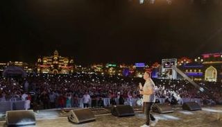 عمرو دياب يحيي حفلاً في دبي