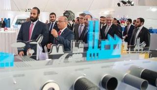 محمد بن سلمان خلال زيارة مقر سابك الجديد