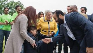  ولي العهد السعودي مع أصحاب المنازل المتضررة