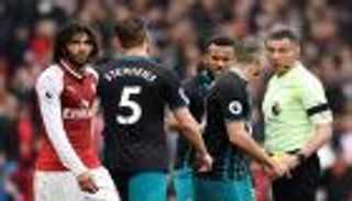 محمد النني يتعرض لأول طرد في مسيرته