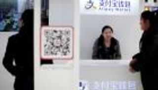 يابانيات يكافحن التحرش في القطارات