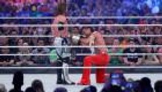 ستايلز يحتفظ ببطولة WWE وناكامورا يعتدي عليه