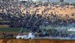 استشهاد فلسطيني متأثرا بإصابته.. وقصف جوي على غزة