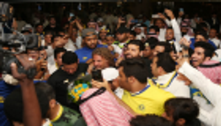 جماهير النصر تربك مطار الرياض بسبب المدرب الجديد