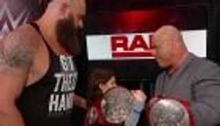 الطفل نيكولاس وبرون سترومان يتخليان عن بطولة "رو" للتاج تيم