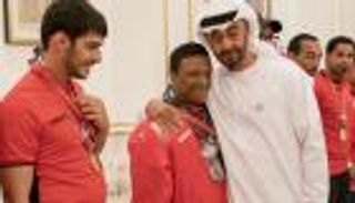 بالفيديو.. محمد بن زايد يستقبل منتخب الإرادة الإماراتي