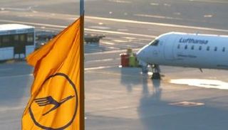 طائرة مملكة لشركة لوفتهانزا - رويترز