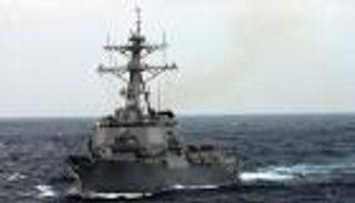 مدمرة أمريكية تقترب من السواحل السورية ومقاتلات روسية تحلق فوقها